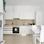 Apartment Rifugio Whitman, Con Parcheggio In Centro Trieste